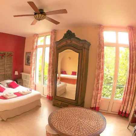 Bed & Breakfast La Carcassonne, Cite 8 Min A Pieds, Clim, Piscine, Full Wifi, Borne 7,5kw, Velo Elect, Parking Prive