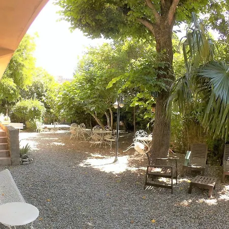 La Carcassonne, Cite 8 Min A Pieds, Clim, Piscine, Full Wifi, Borne 7,5kw, Velo Elect, Parking Prive Bed & Breakfast
