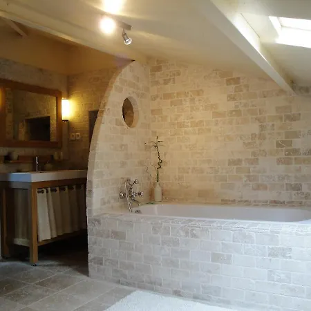 Bed & Breakfast La Carcassonne, Cite 8 Min A Pieds, Clim, Piscine, Full Wifi, Borne 7,5kw, Velo Elect, Parking Prive Carcassonne