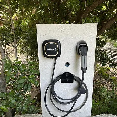 La Carcassonne, D Hotes, B&b, Face A La Cite Medievale Bed & Breakfast