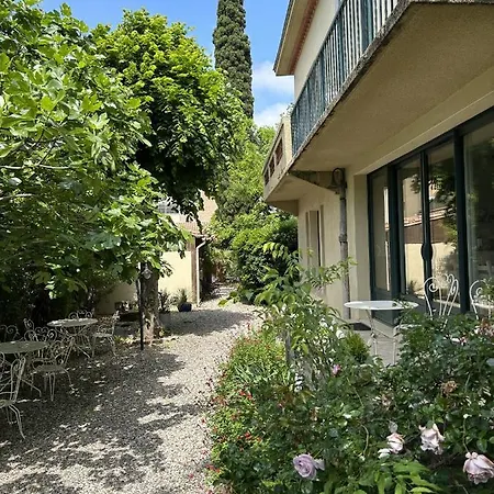 La Carcassonne, Cite 8 Min A Pieds, Clim, Piscine, Full Wifi, Borne 7,5kw, Velo Elect, Parking Prive Bed & Breakfast